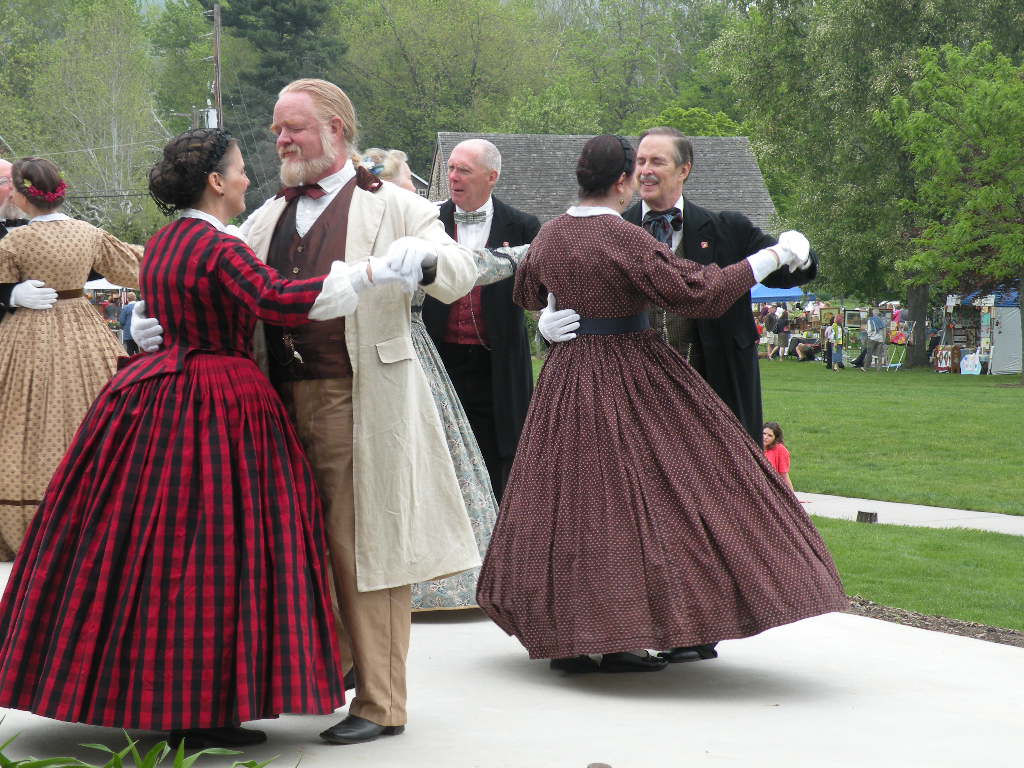 Victorian Dancers 